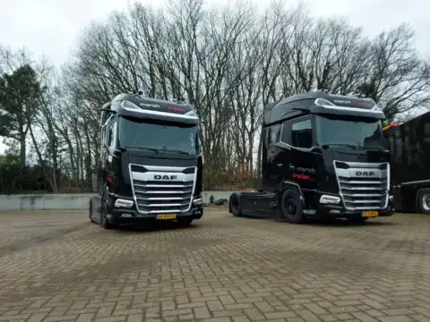 Ausgelieferter LKW DAF XG+530 FT an Merch Trailer