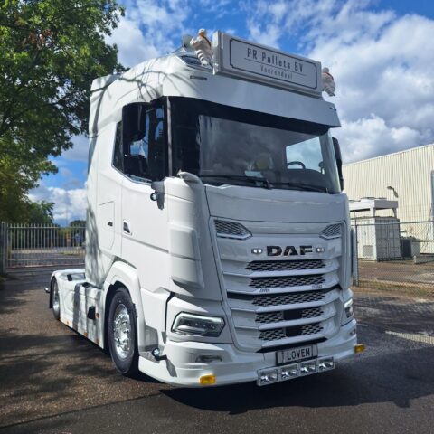 Ausgelieferter LKW DAF XG 530 FT Low Deck an P.R. Pallets B.V.